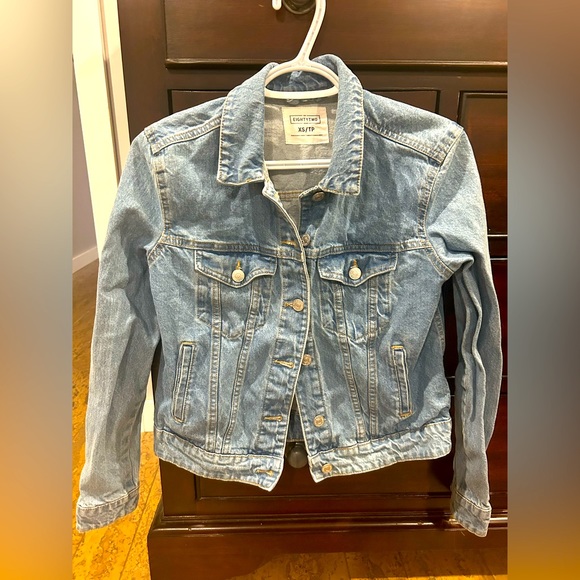 Jean jacket - Picture 1 of 3